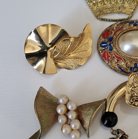 Vintage Lot Of Brooches Goldtone  Multicolor Brooch Lot - Picture 3 of 4